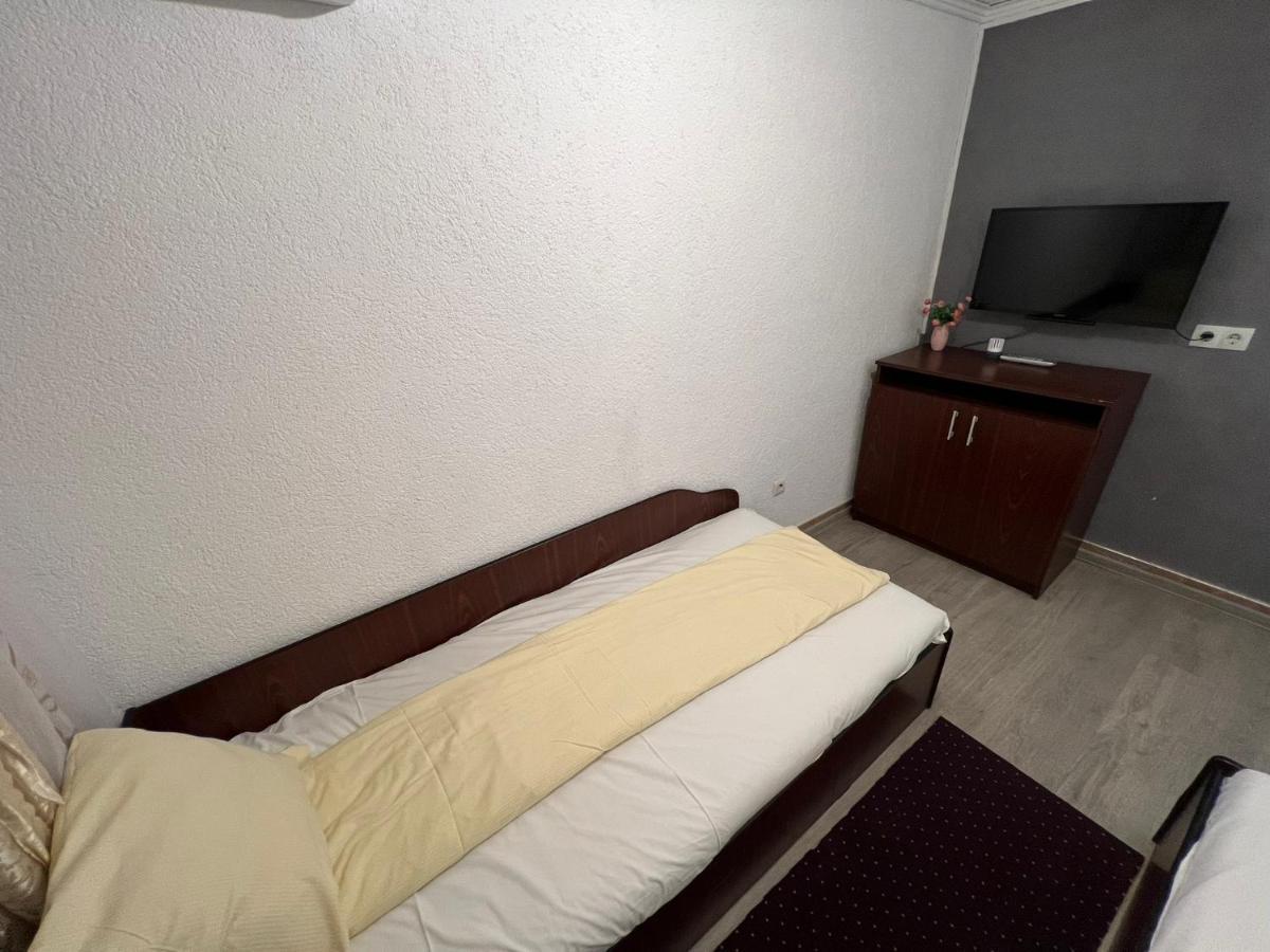 Hotel Vila Delia Oradea Exterior foto